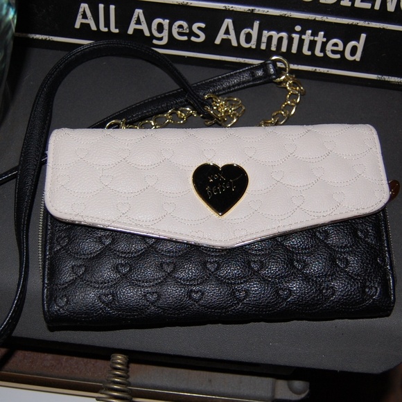 xox betsey purse